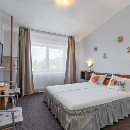 Tomo Free Parking Hotell 3*