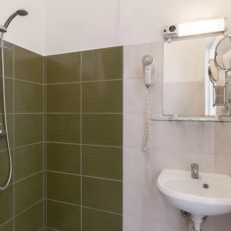 Otel Tomo Free Parking Riga