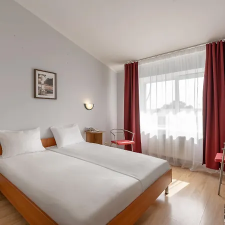 Hotel Tomo Free Parking 3*