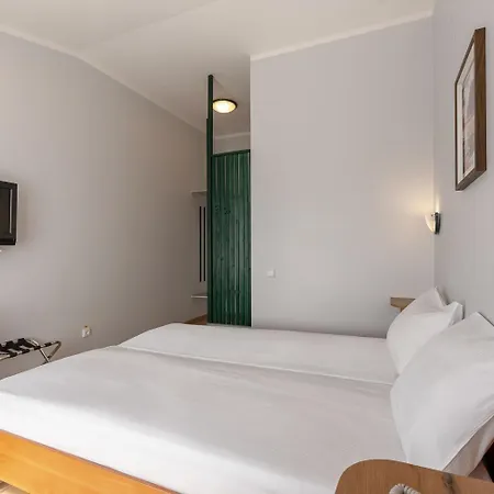 Tomo Free Parking Hotel