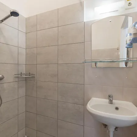 Hotel Tomo Free Parking 3*