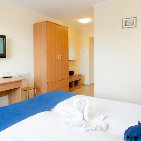 Tomo Free Parking Готель 3*