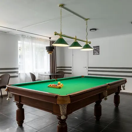 Tomo Free Parking Hotell 3*