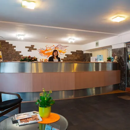 Tomo Free Parking 3* 里加