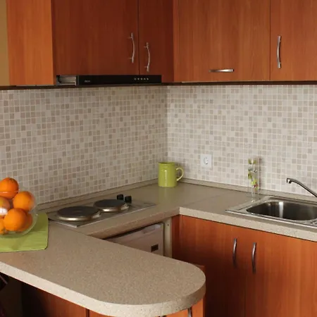 Tomo Free Parking 3* 里加