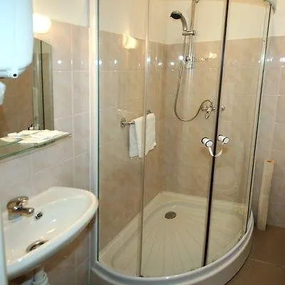 Tomo Free Parking Otel 3*