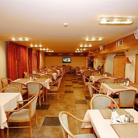 Tomo Free Parking Hotell 3*