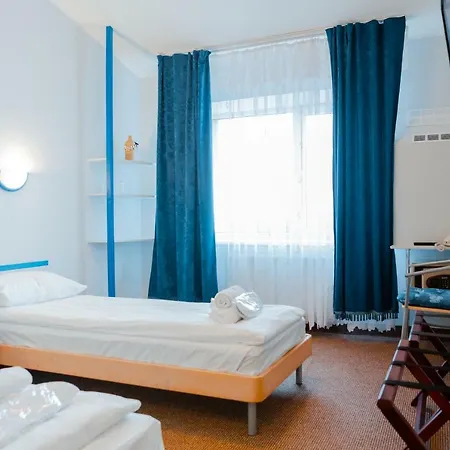 Tomo Free Parking Hotell 3*
