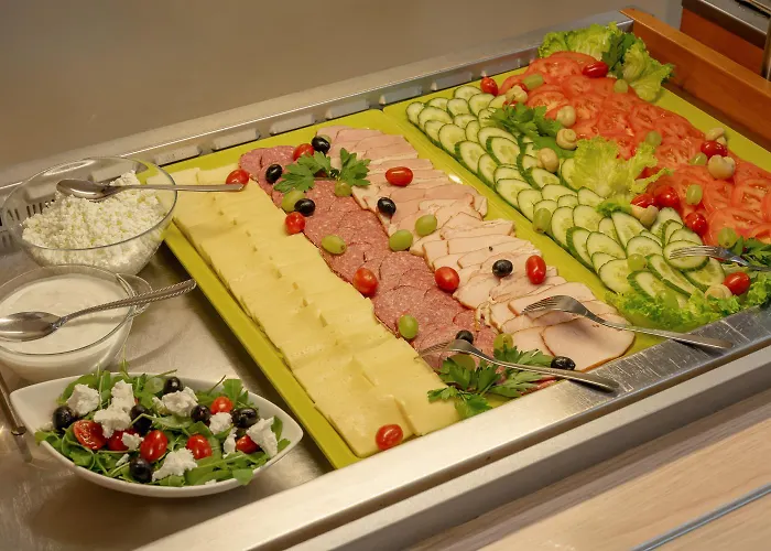 Tomo Free Parking 3*