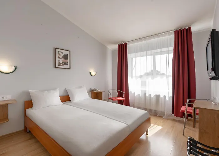 Hotel Tomo Free Parking 3*