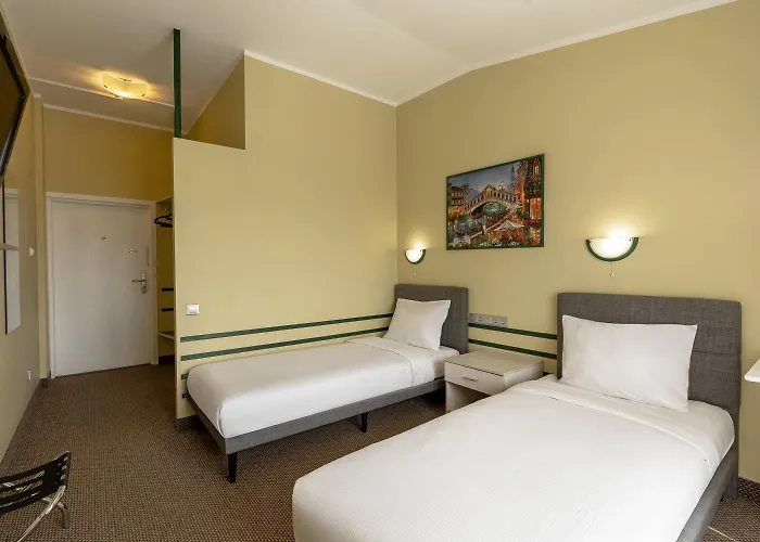 Tomo Free Parking Hotel 3*