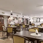 Tomo Free Parking 3*