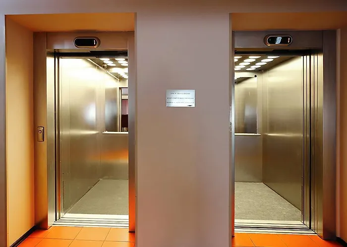 Szálloda Tomo Free Parking 3*